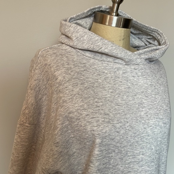 Fabletics grey pull over hoodie EUC small - Picture 2 of 6